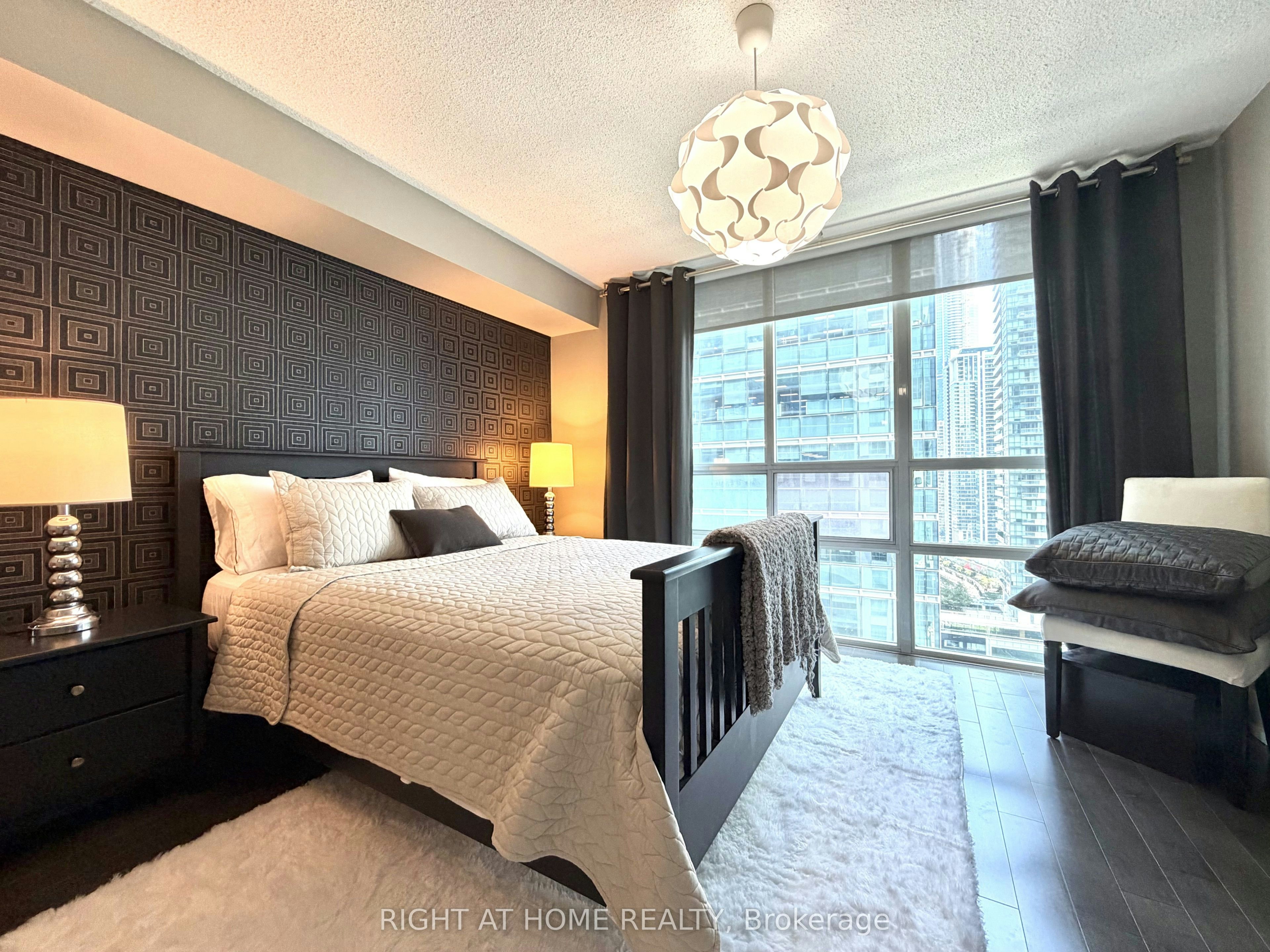 2910-30 Grand Trunk Crescent, Toronto, ON, M5J 3A4