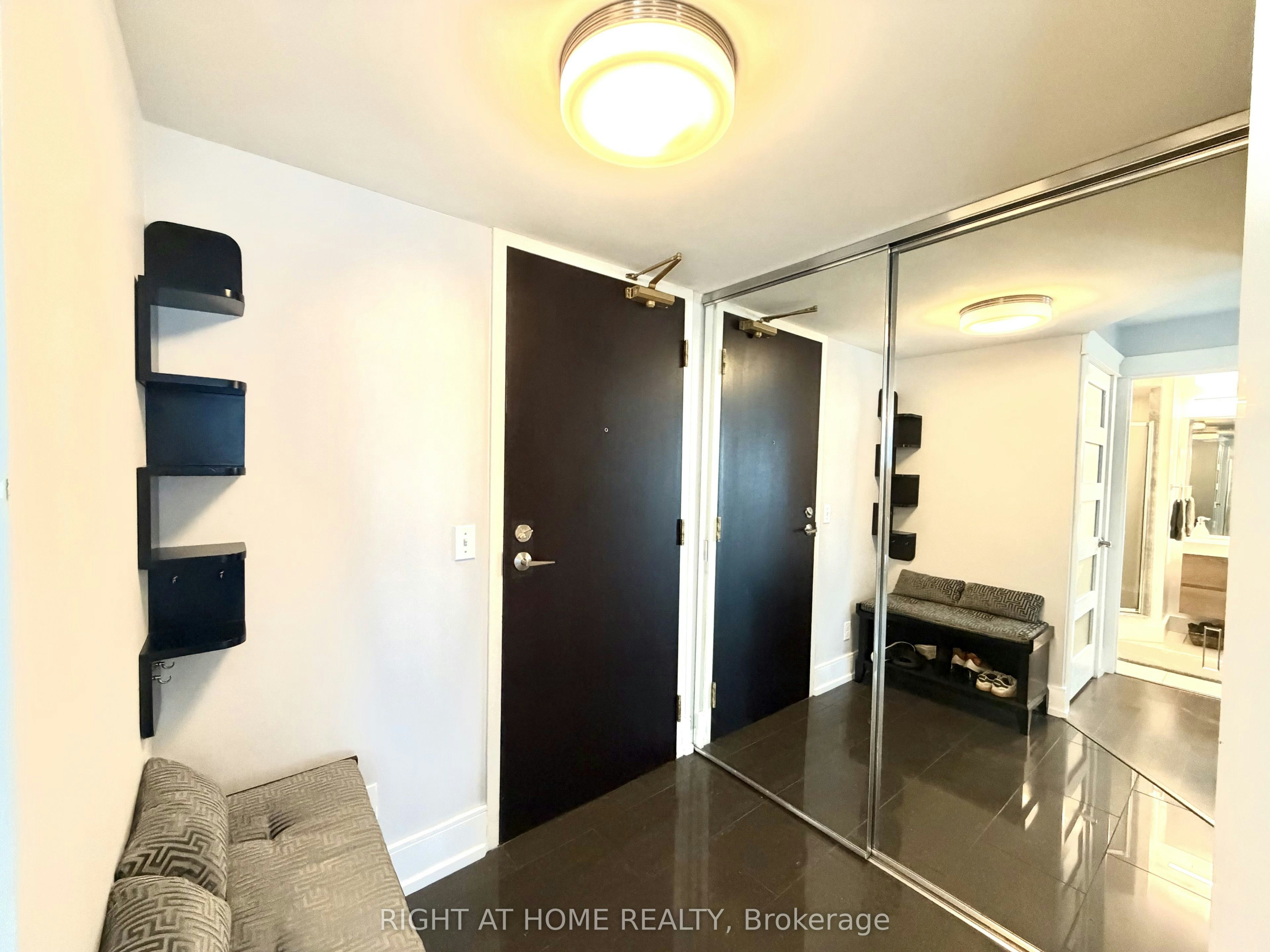 2910-30 Grand Trunk Crescent, Toronto, ON, M5J 3A4 - 2