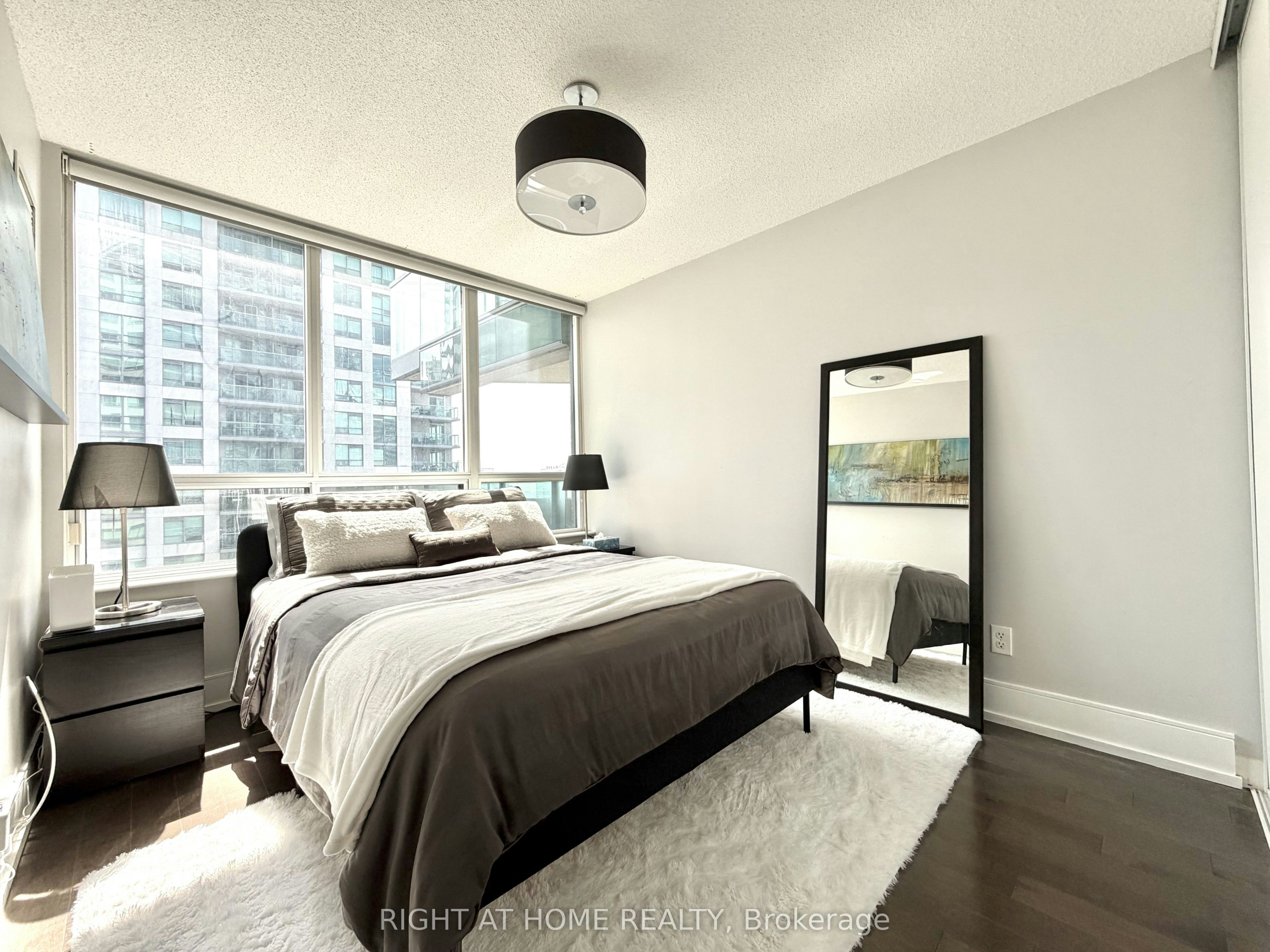 2910-30 Grand Trunk Crescent, Toronto, ON, M5J 3A4 - 11