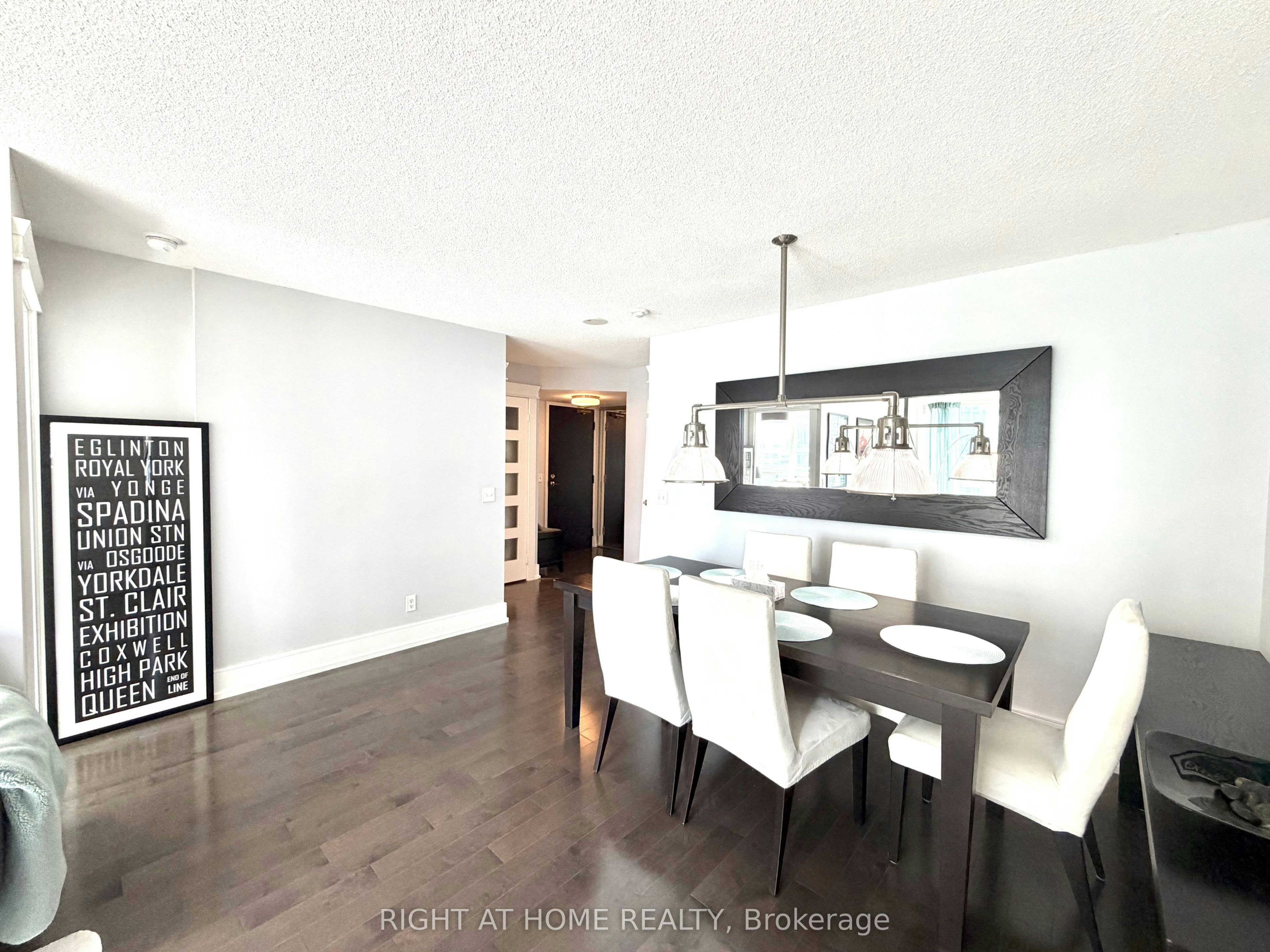 2910-30 Grand Trunk Crescent, Toronto, ON, M5J 3A4 - 5