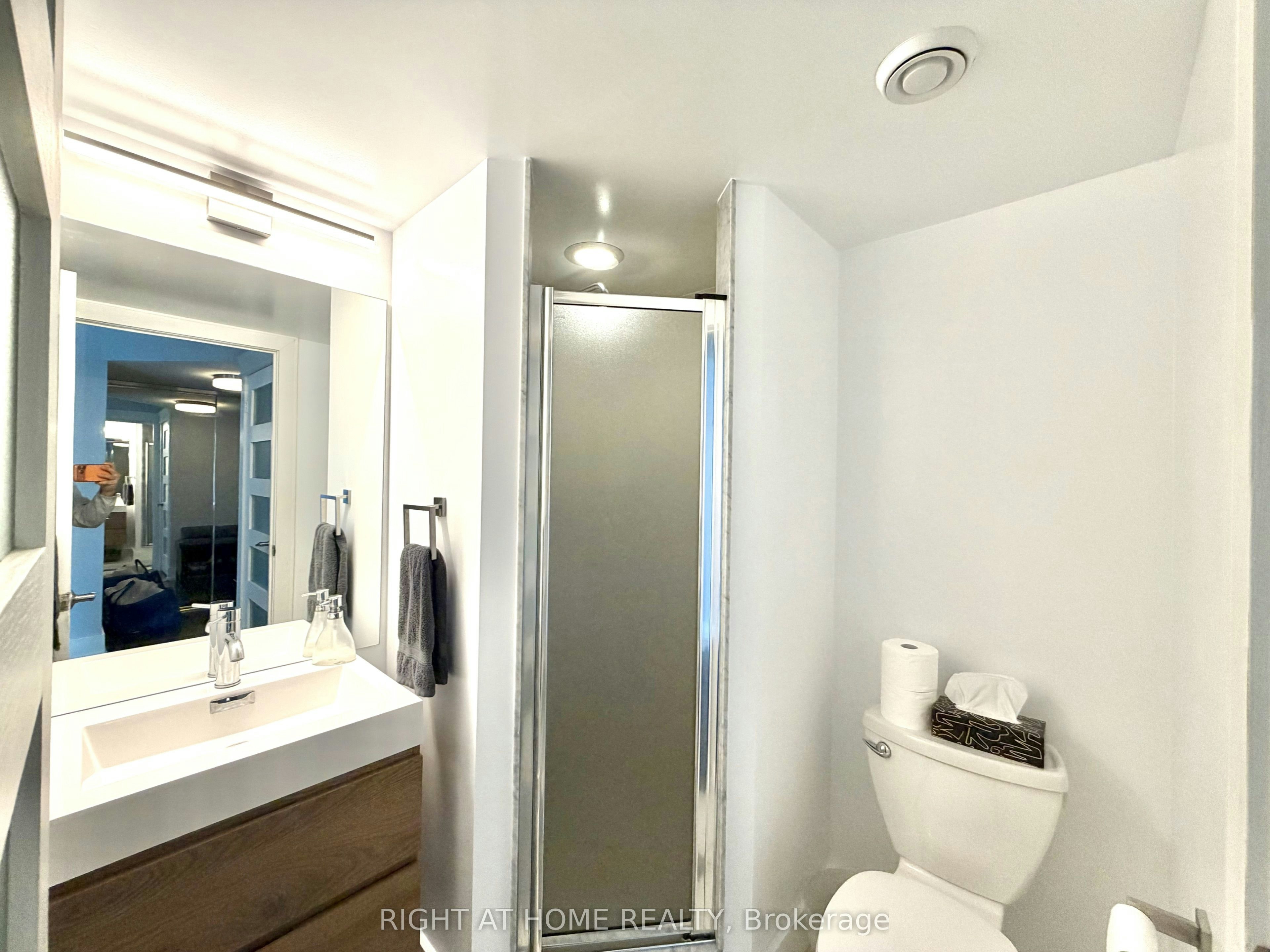 2910-30 Grand Trunk Crescent, Toronto, ON, M5J 3A4 - 4