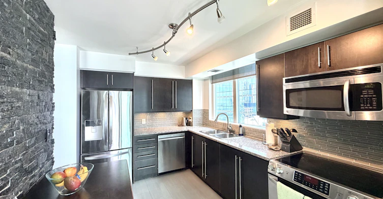 2910-30 Grand Trunk Crescent, Toronto, ON, M5J 3A4 - 13