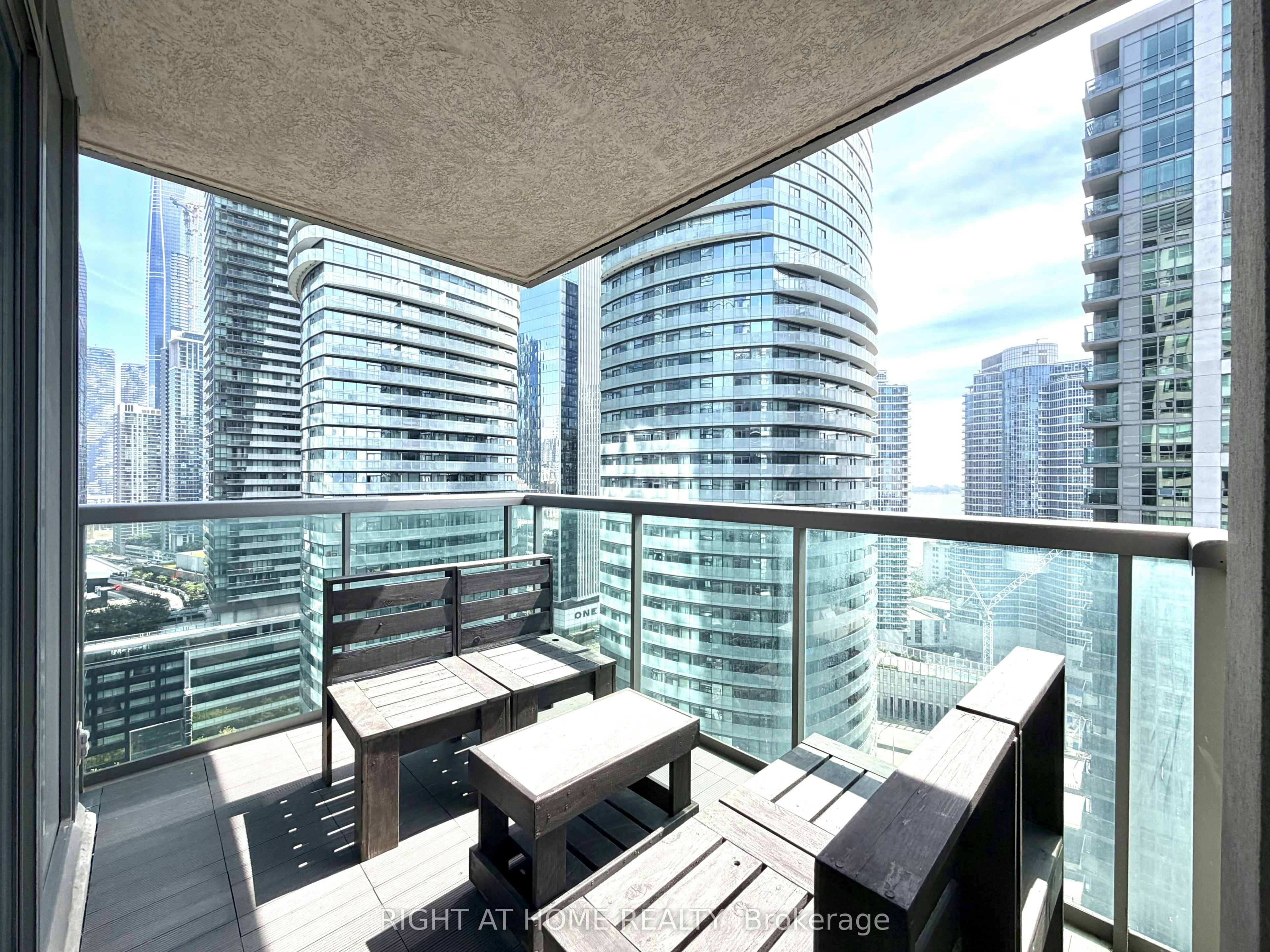 2910-30 Grand Trunk Crescent, Toronto, ON, M5J 3A4 - 10