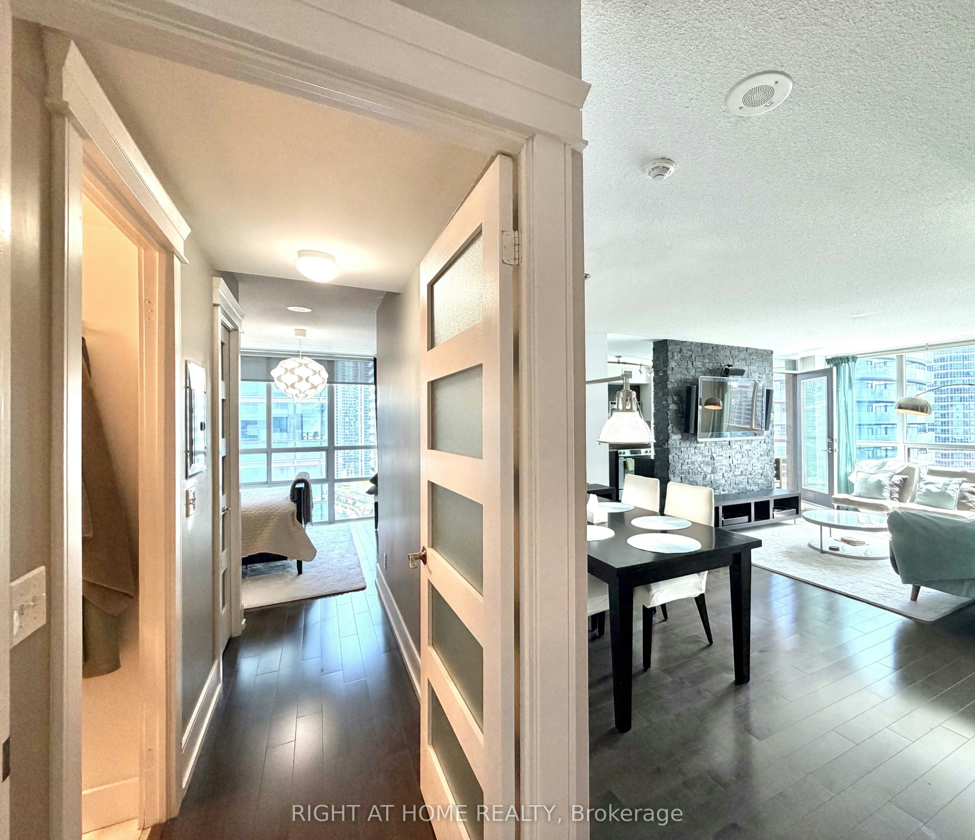2910-30 Grand Trunk Crescent, Toronto, ON, M5J 3A4 - 15