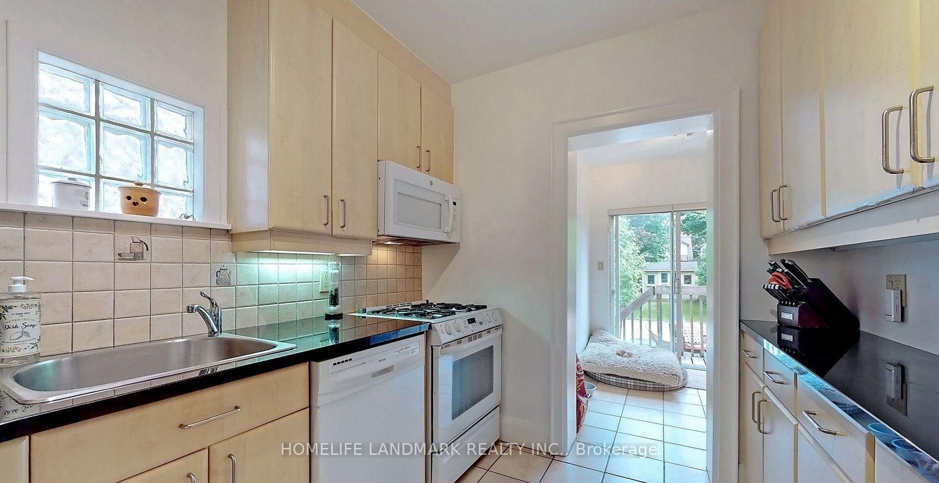 203 Melrose Avenue, Toronto, ON, M5M 1Y9 - 7