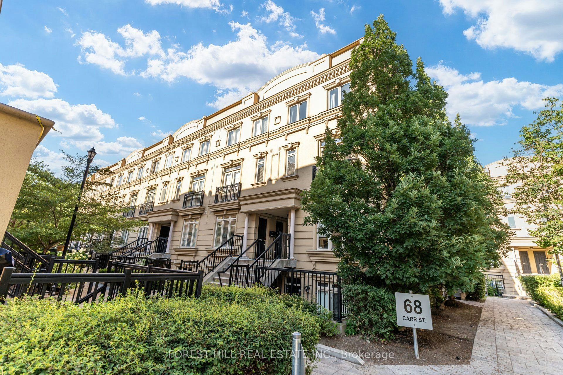 TH 3-68 Carr Street, Toronto, ON, M5T 1B7