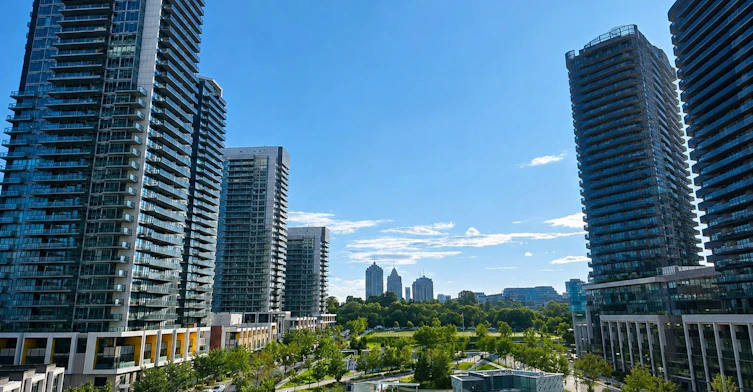 811-121 Mcmahon Drive, Toronto, ON, M2K 0C1