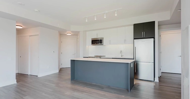 306-2525 Bathurst Street, Toronto, ON, M6B 2Y9 - 2