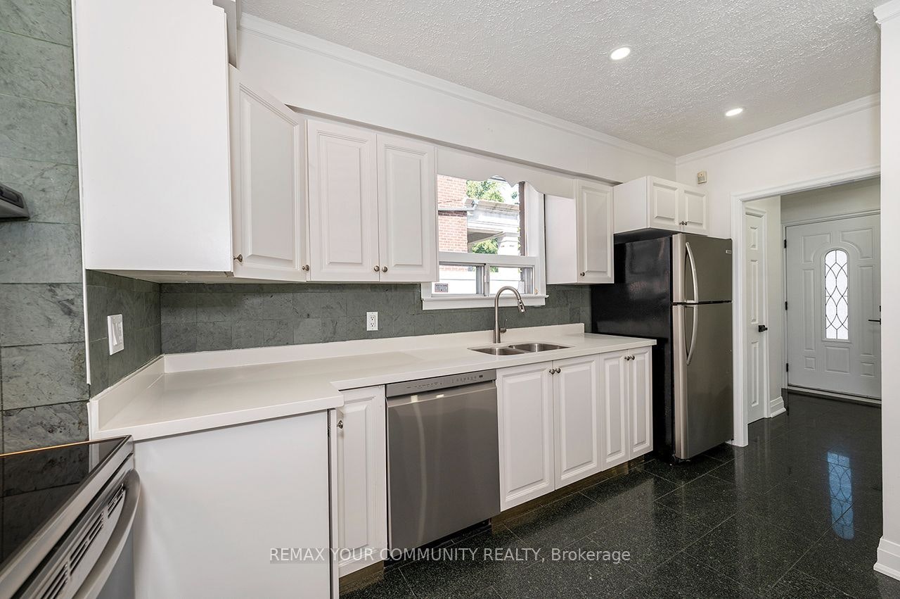 91 Mcgillivray Avenue, Toronto, ON, M5M 2Y5 - 12