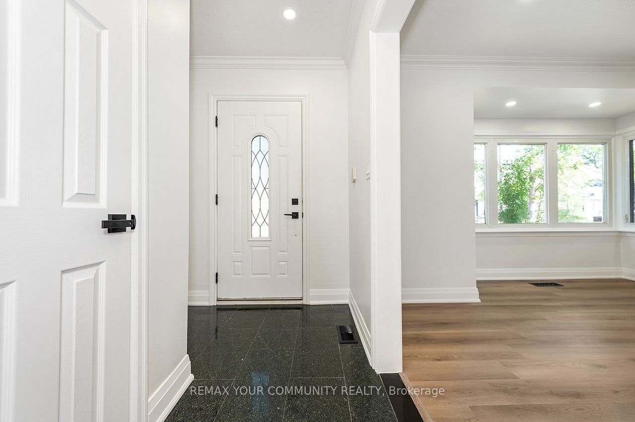 91 Mcgillivray Avenue, Toronto, ON, M5M 2Y5 - 3