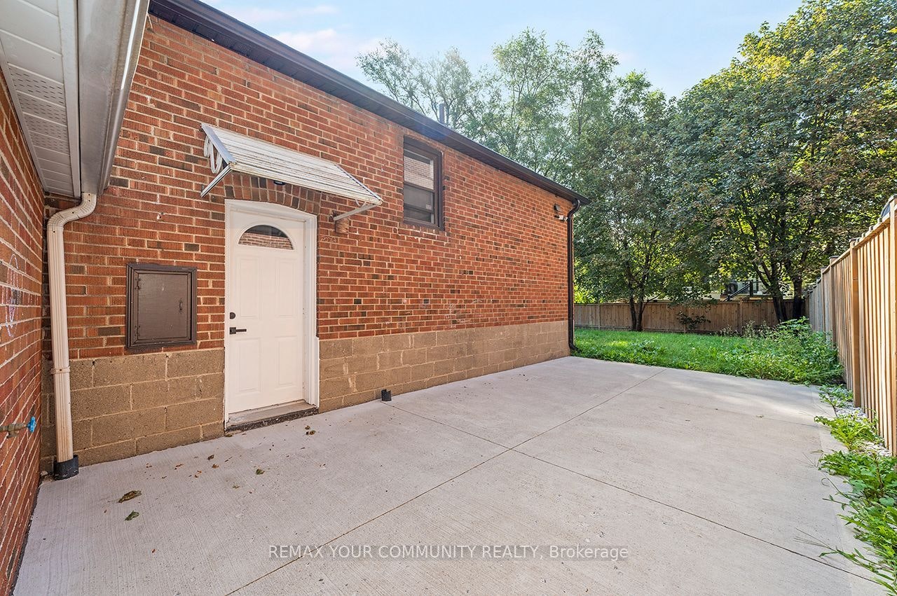91 Mcgillivray Avenue, Toronto, ON, M5M 2Y5 - 30