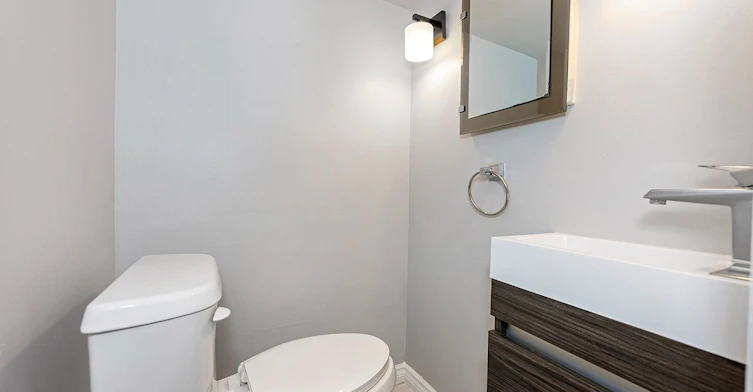 91 Mcgillivray Avenue, Toronto, ON, M5M 2Y5 - 23
