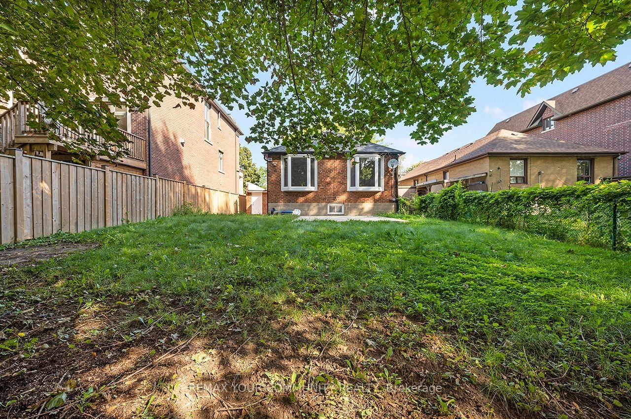 91 Mcgillivray Avenue, Toronto, ON, M5M 2Y5 - 31