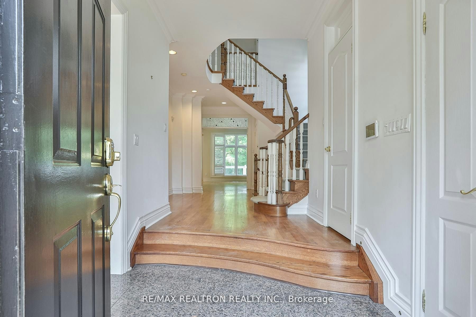 38 Gwendolen Crescent, Toronto, ON, M2N 2L7 - 5