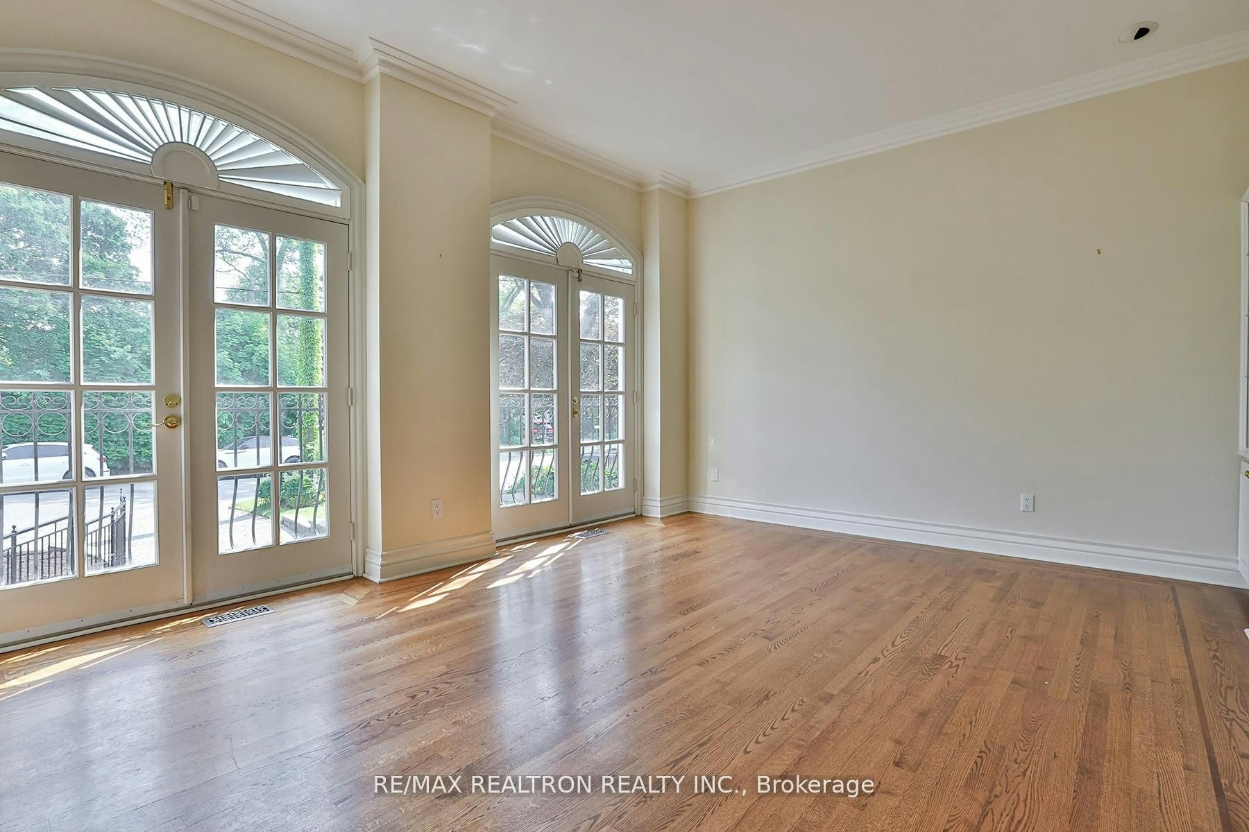 38 Gwendolen Crescent, Toronto, ON, M2N 2L7 - 7