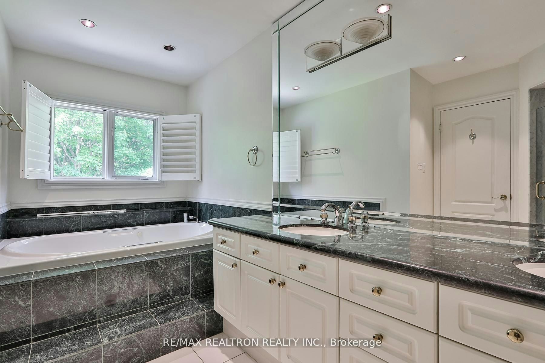 38 Gwendolen Crescent, Toronto, ON, M2N 2L7 - 18