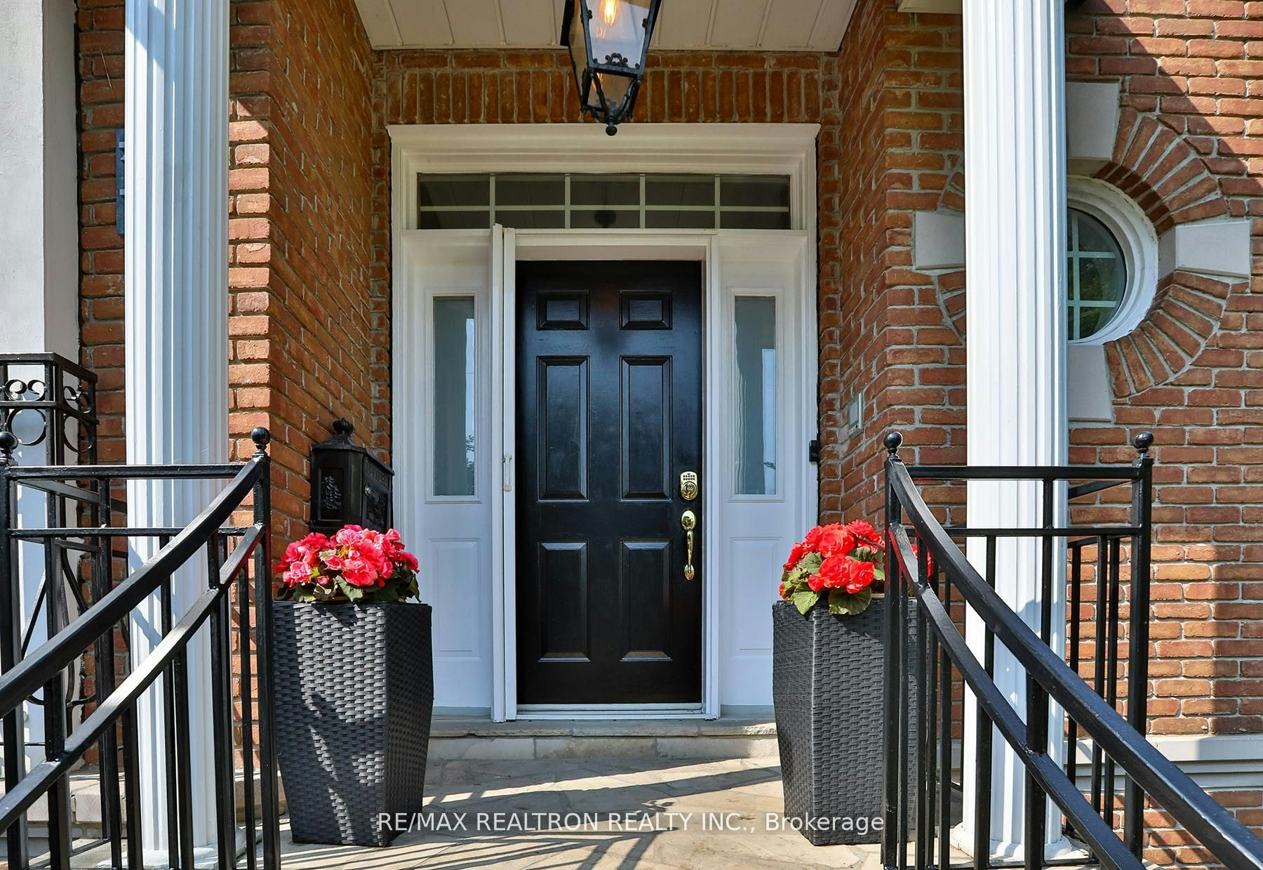 38 Gwendolen Crescent, Toronto, ON, M2N 2L7 - 3