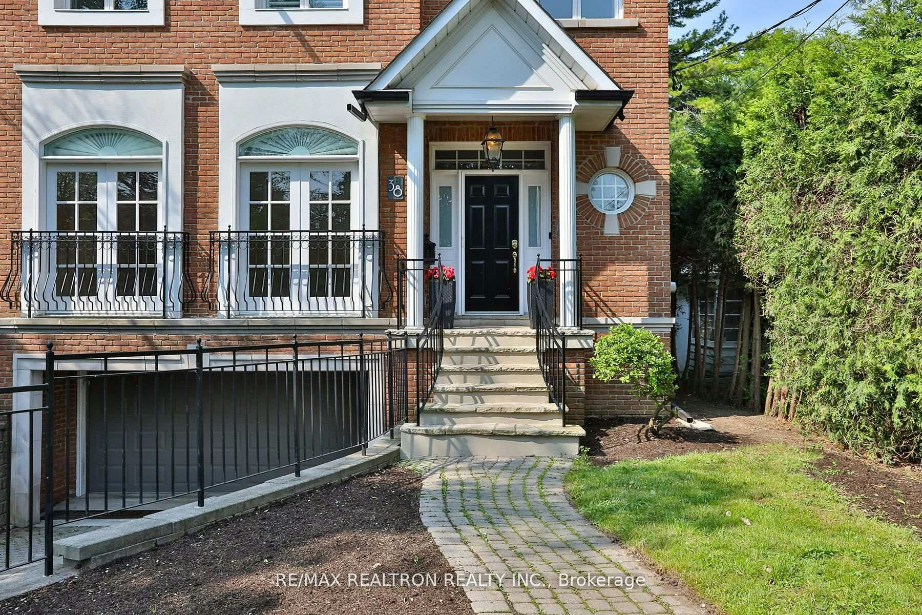 38 Gwendolen Crescent, Toronto, ON, M2N 2L7 - 2