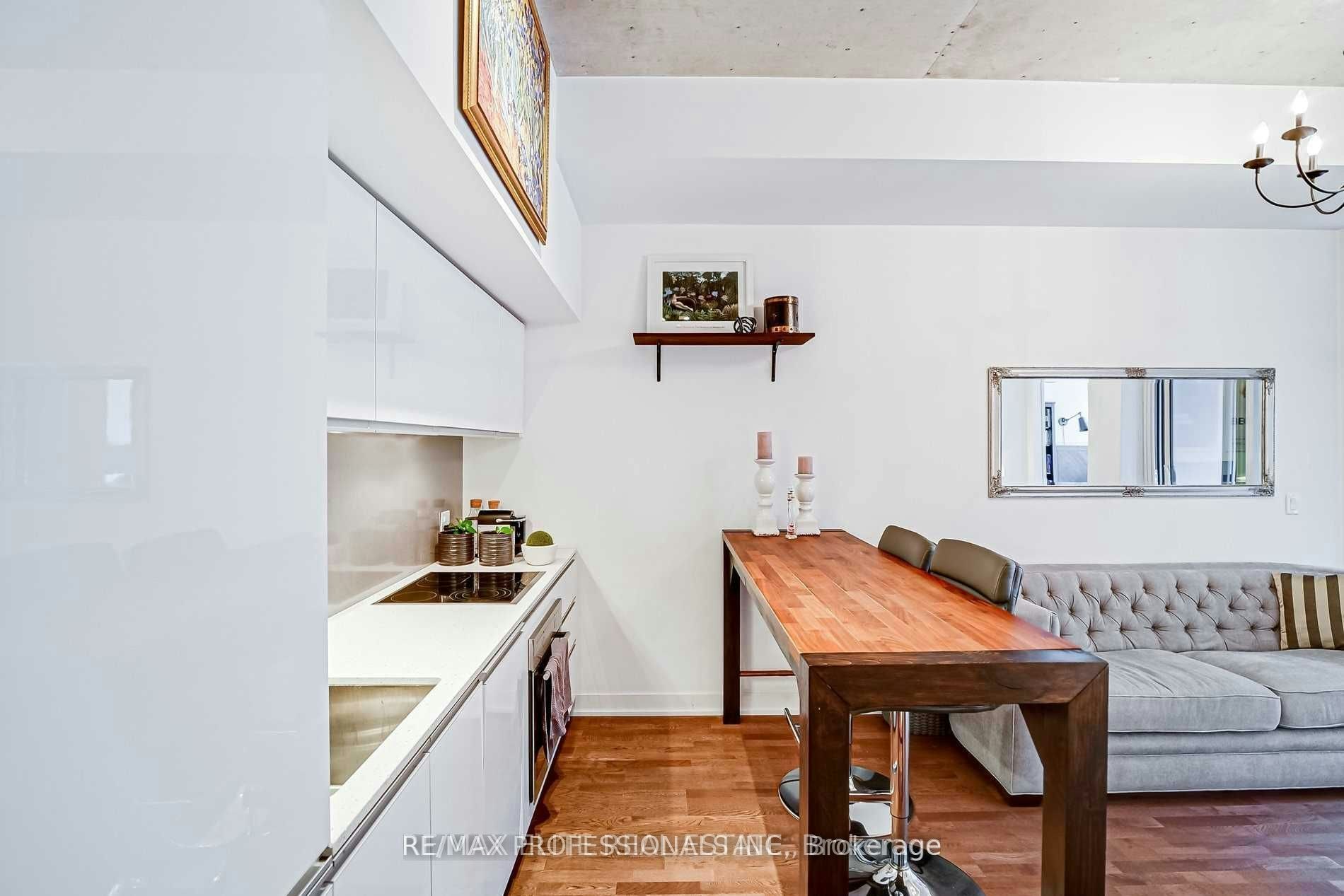 330-20 Minowan Miikan Lane, Toronto, ON, M6J 1M3 - 14