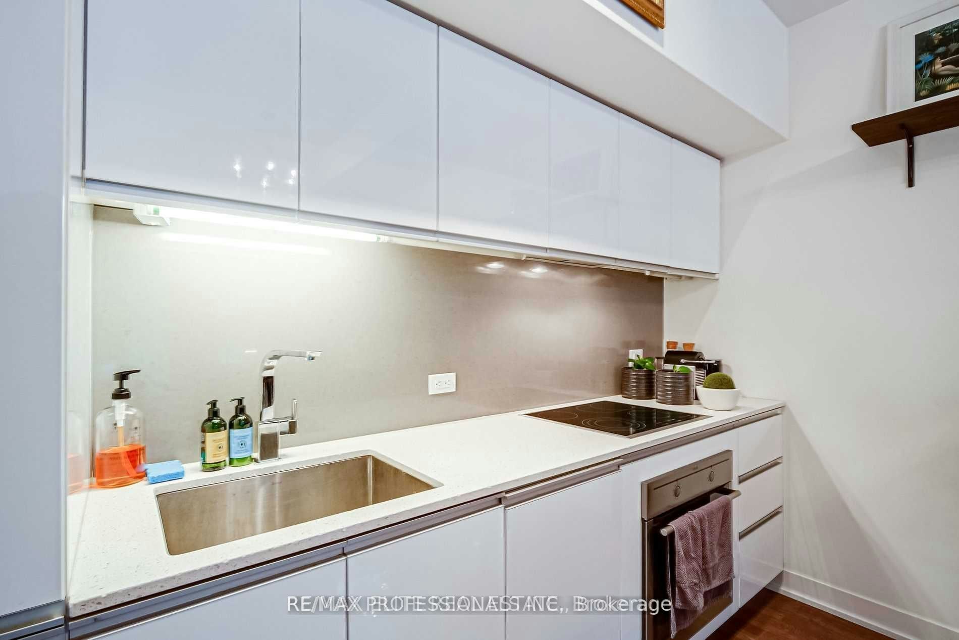 330-20 Minowan Miikan Lane, Toronto, ON, M6J 1M3 - 13