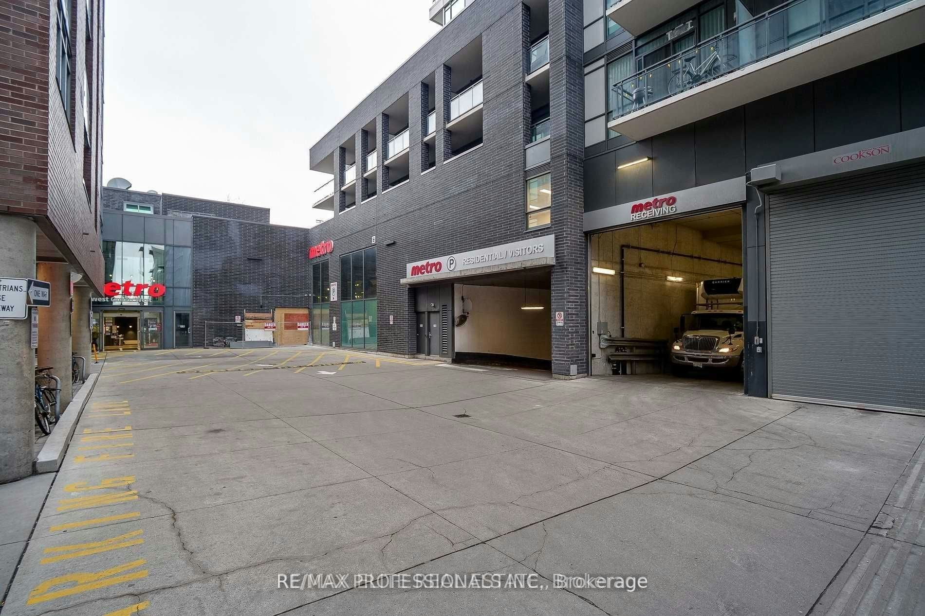 330-20 Minowan Miikan Lane, Toronto, ON, M6J 1M3 - 16