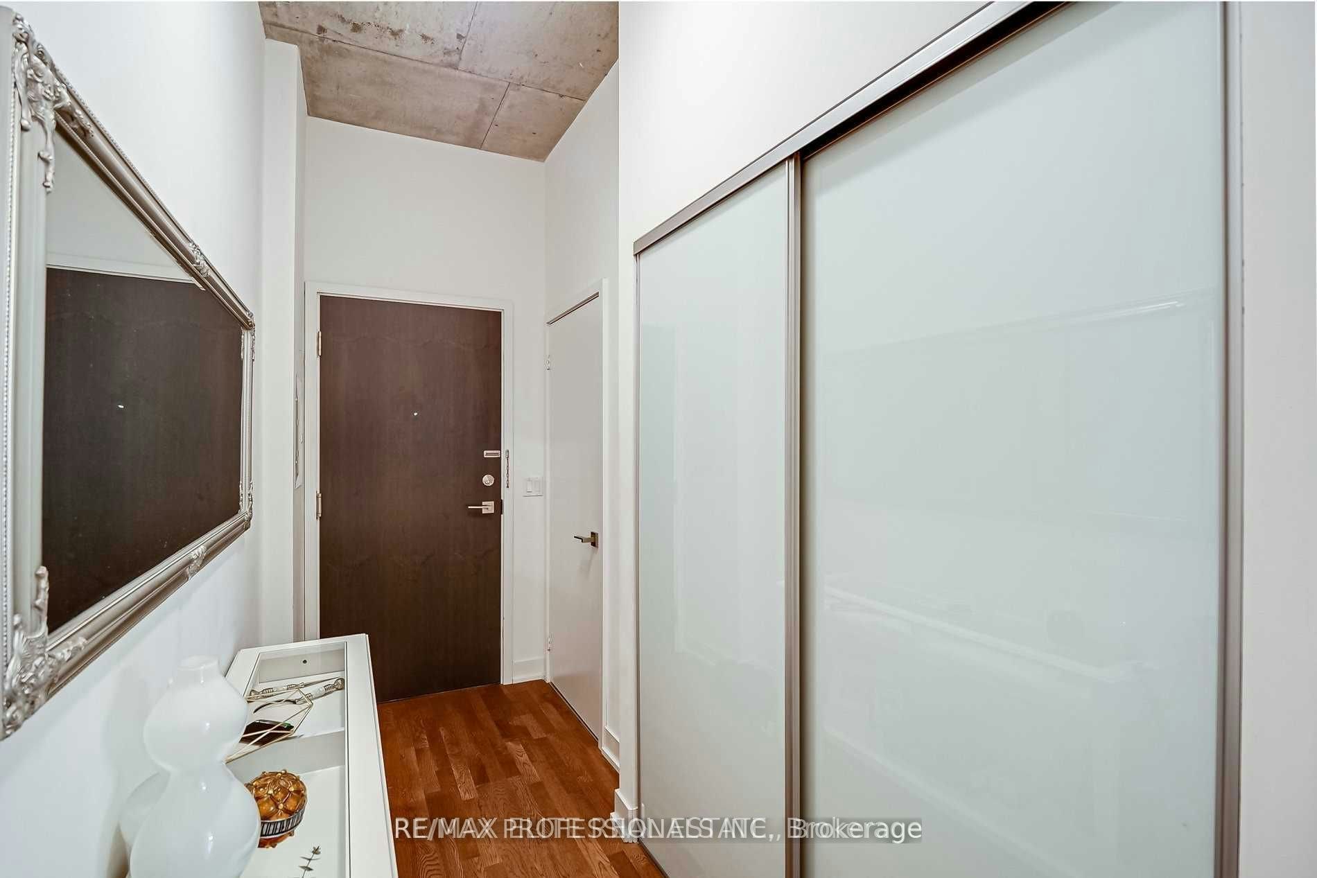 330-20 Minowan Miikan Lane, Toronto, ON, M6J 1M3 - 6