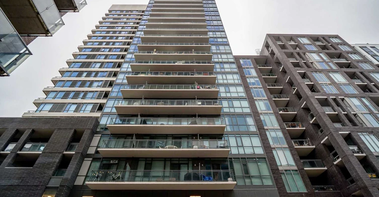 330-20 Minowan Miikan Lane, Toronto, ON, M6J 1M3 - 3