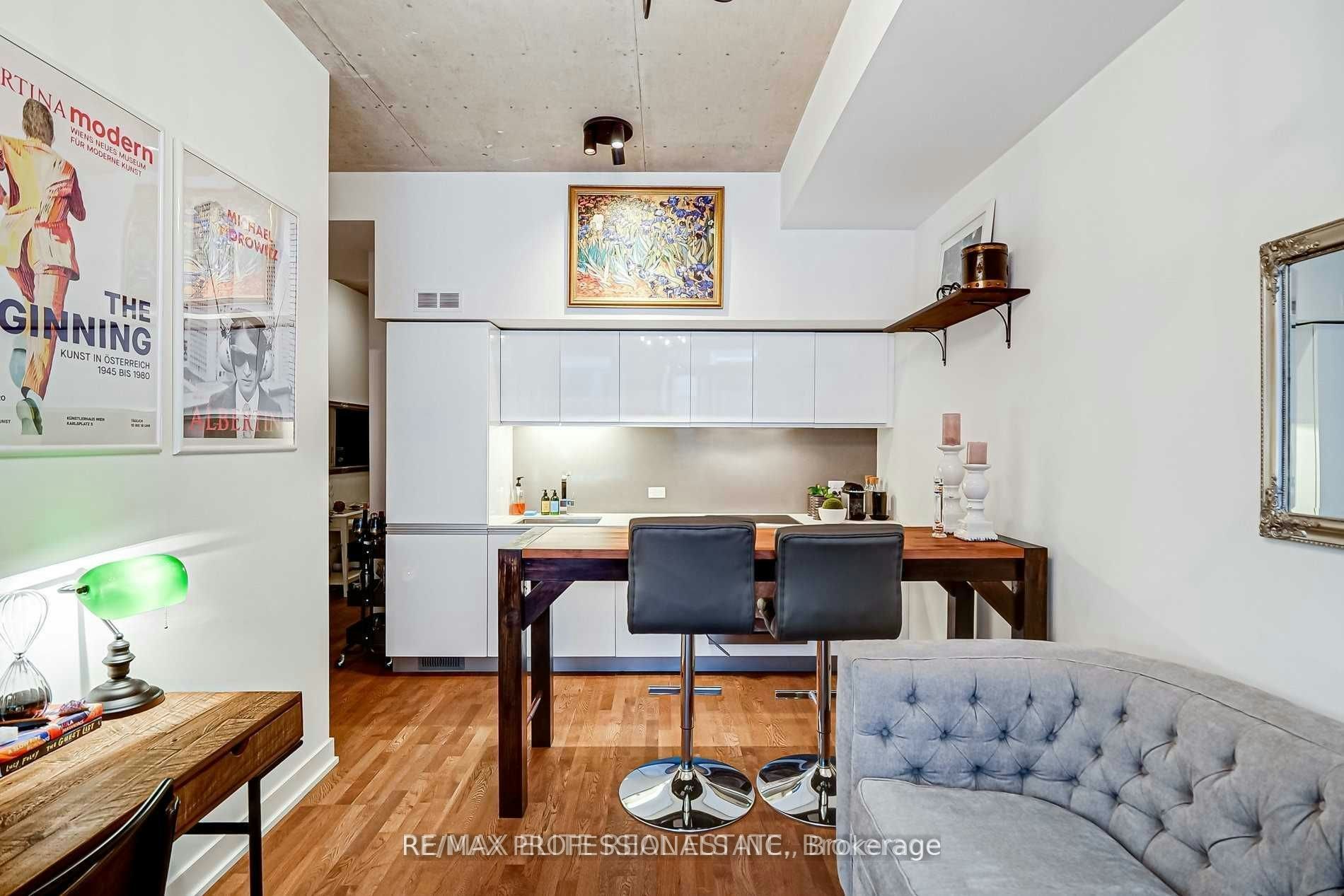 330-20 Minowan Miikan Lane, Toronto, ON, M6J 1M3 - 4