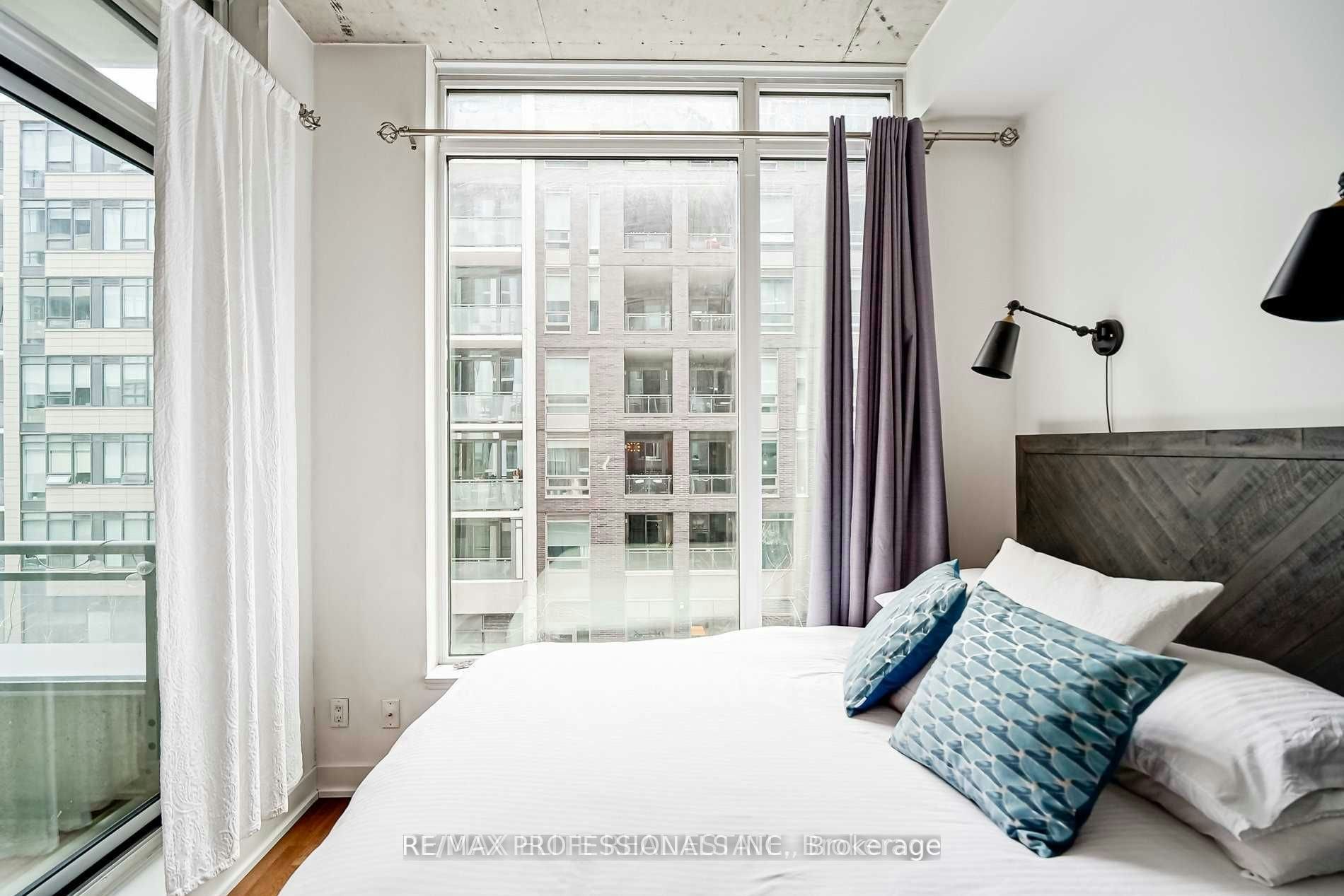 330-20 Minowan Miikan Lane, Toronto, ON, M6J 1M3 - 10