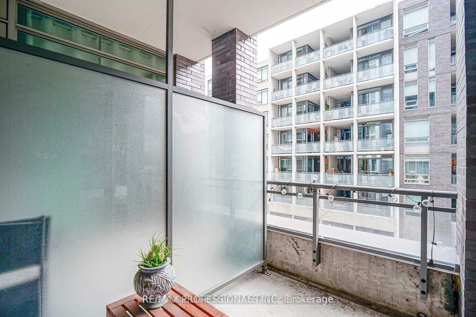 330-20 Minowan Miikan Lane, Toronto, ON, M6J 1M3 - 9