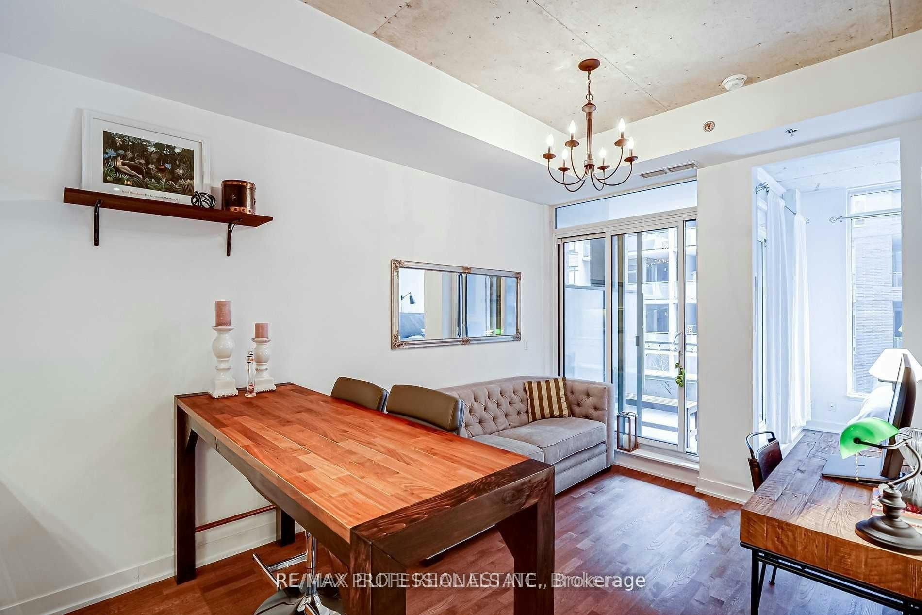 330-20 Minowan Miikan Lane, Toronto, ON, M6J 1M3 - 12