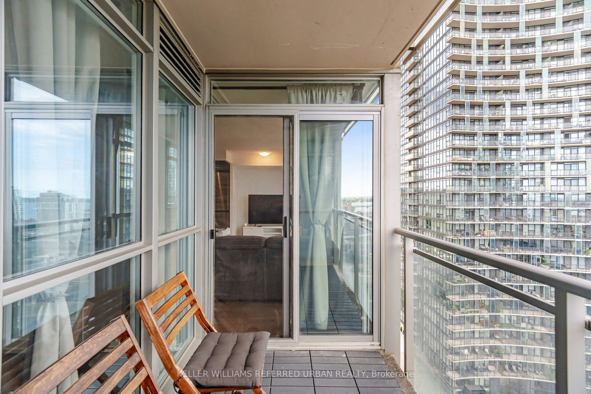 1707-10 Capreol Court, Toronto, ON, M5V 4B3 - 21