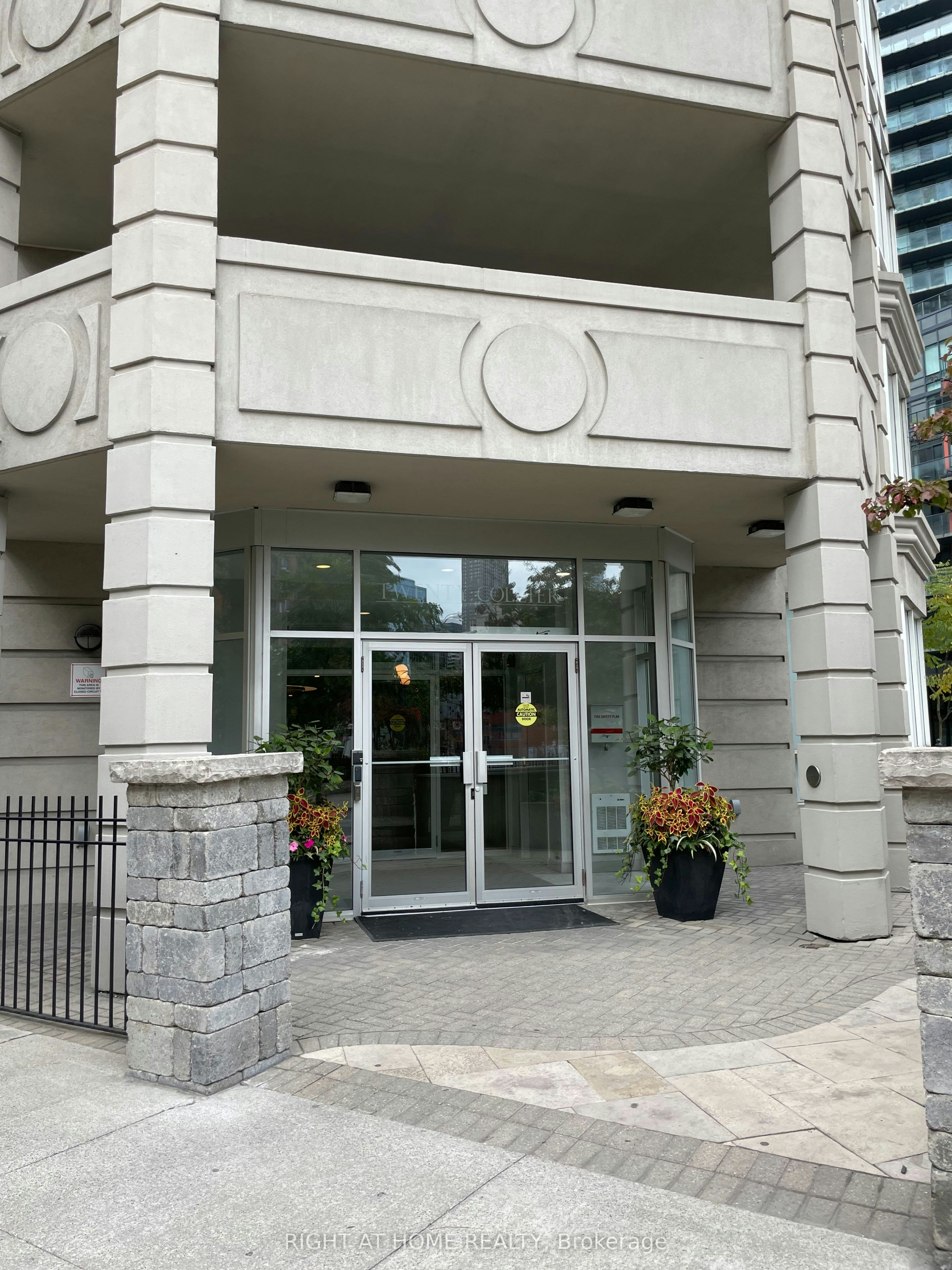 407-20 Collier Street, Toronto, ON, M4W 3Y4 - 2