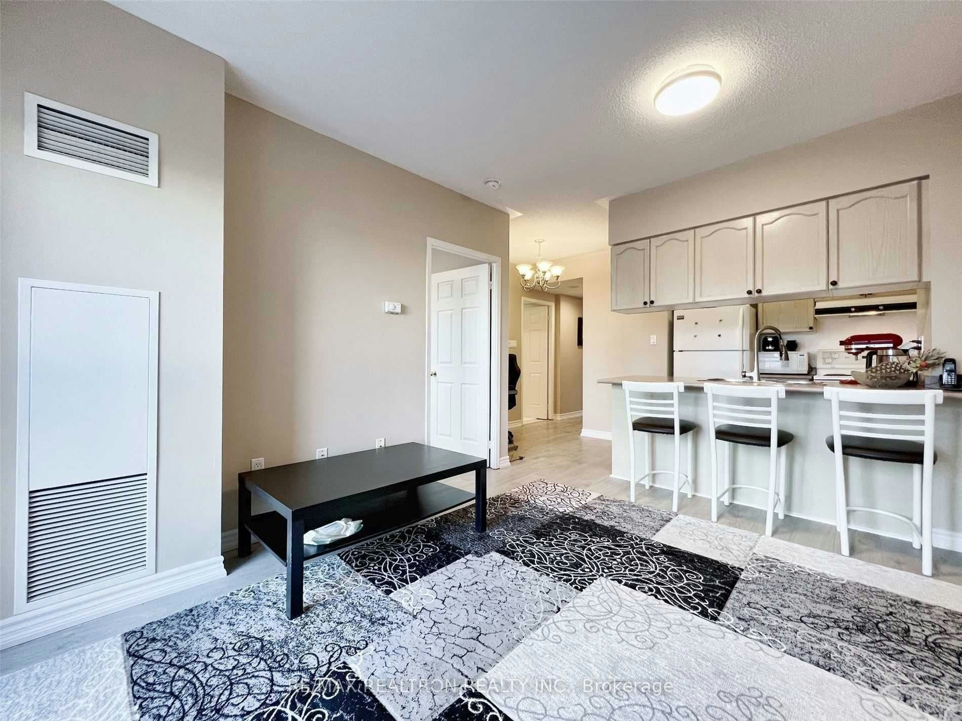 701-887 Bay Street, Toronto, ON, M5S 3K4 - 3