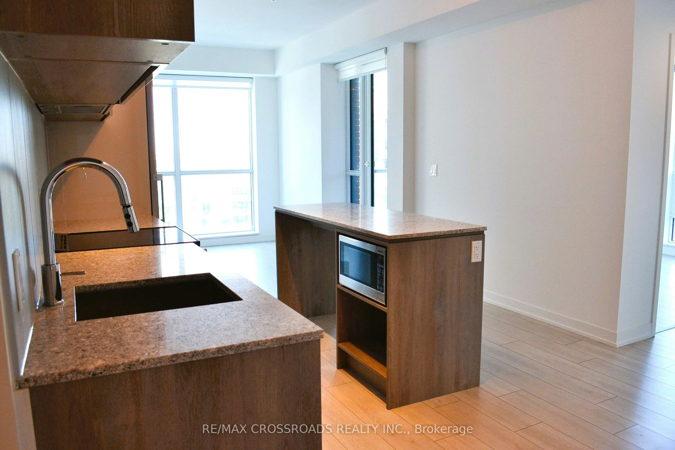 735-31 Tippett Road, Toronto, ON, M3H 0C8 - 2