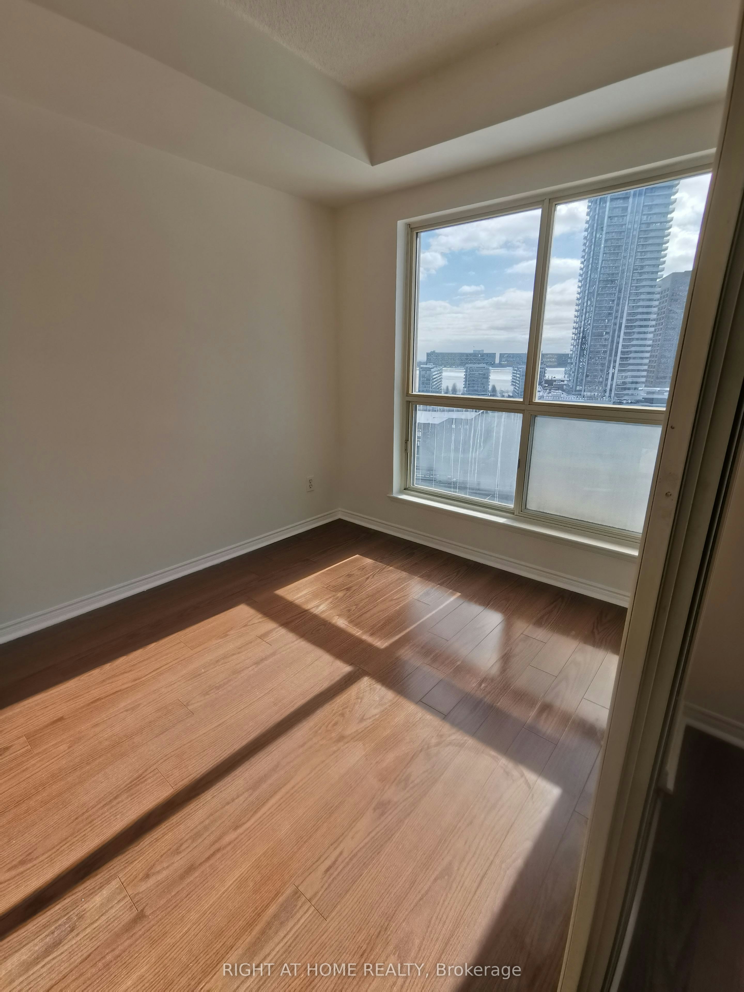 1619-25 The Esplanade N/A, Toronto, ON, M5E 1W5 - 11