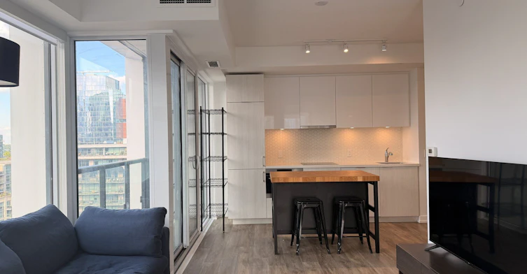 1704-158 Front Street E, Toronto, ON, M5V 1E5