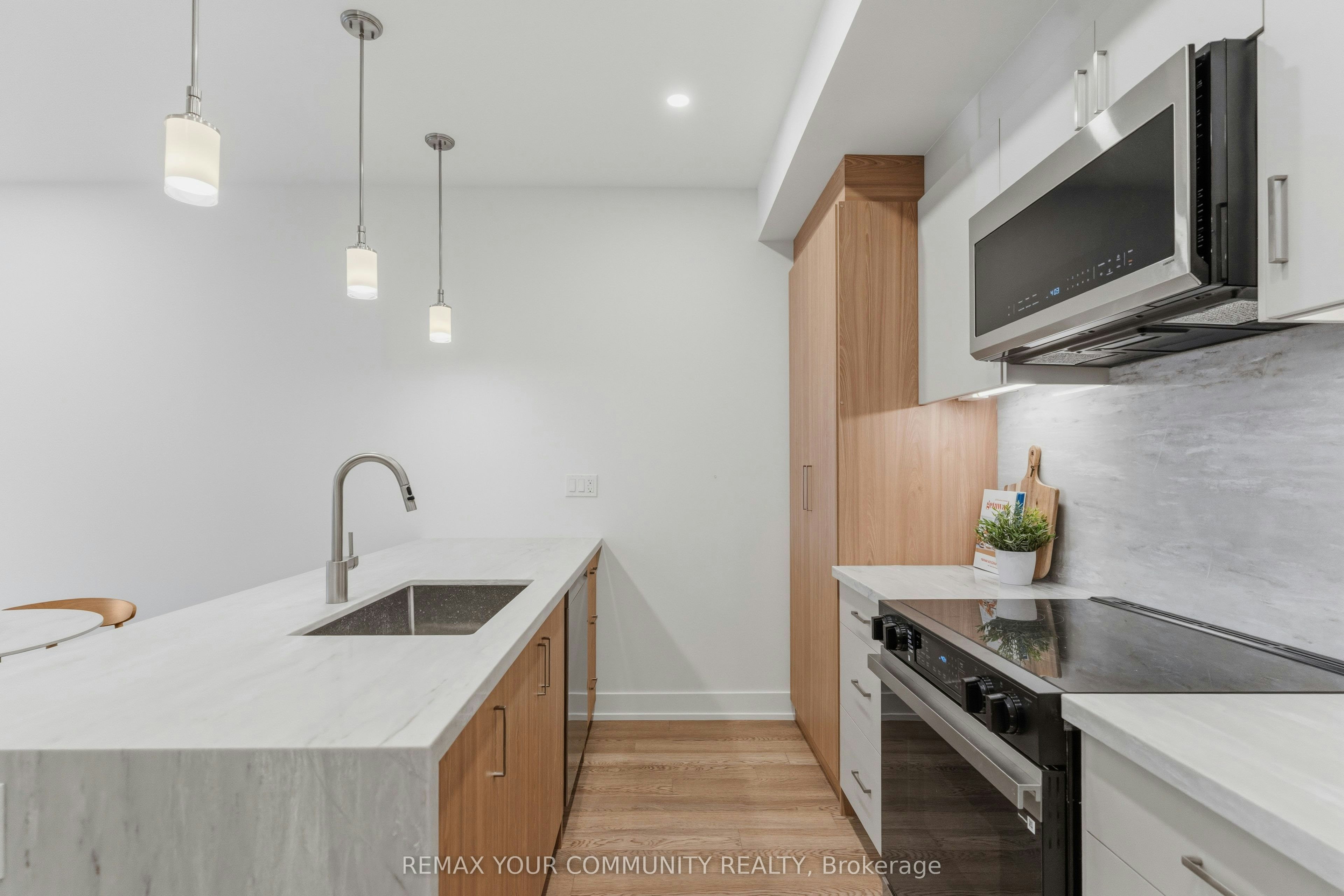 1-86 Kenwood Avenue, Toronto, ON, M6C 2S2 - 18