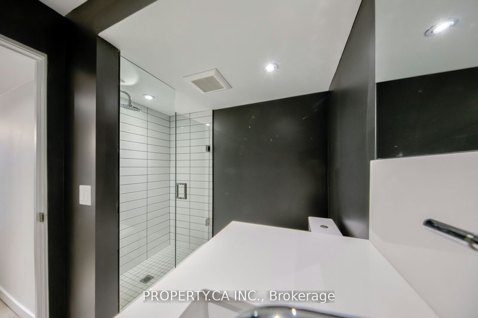 Lower-572 Palmerston Avenue, Toronto, ON, M6G 2P7 - 10