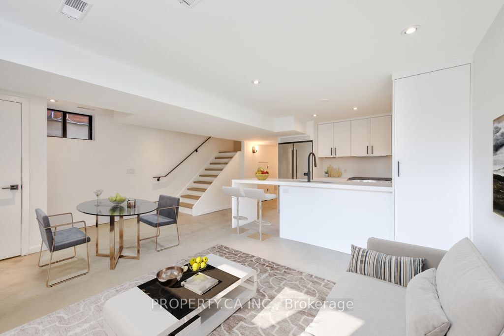 Lower-572 Palmerston Avenue, Toronto, ON, M6G 2P7