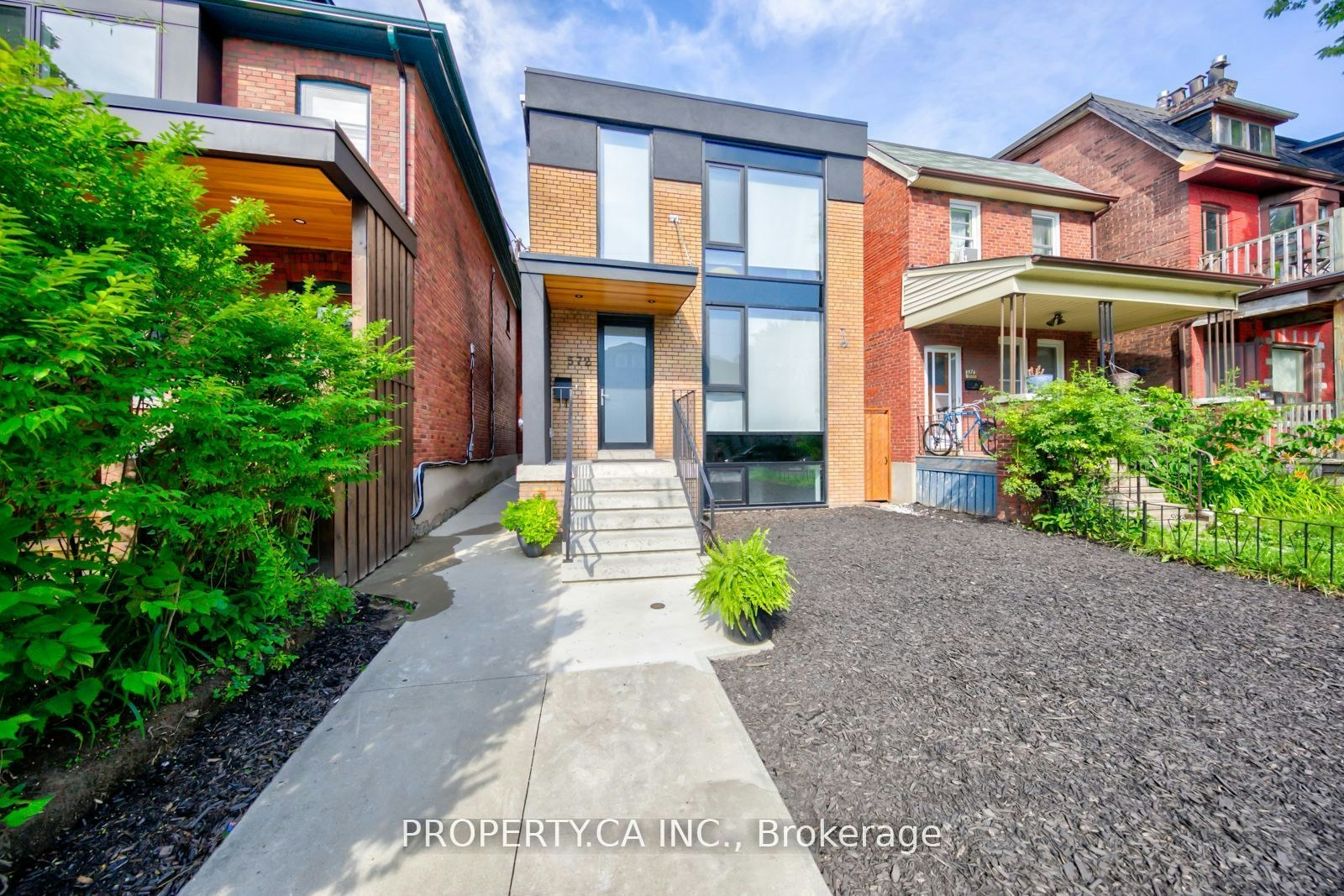 Lower-572 Palmerston Avenue, Toronto, ON, M6G 2P7 - 2