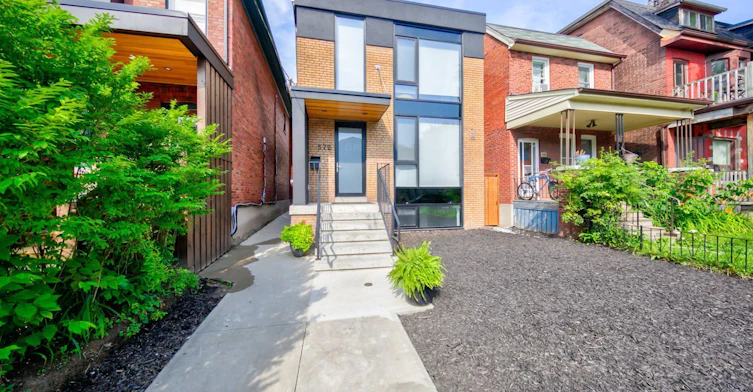 Lower-572 Palmerston Avenue, Toronto, ON, M6G 2P7 - 2