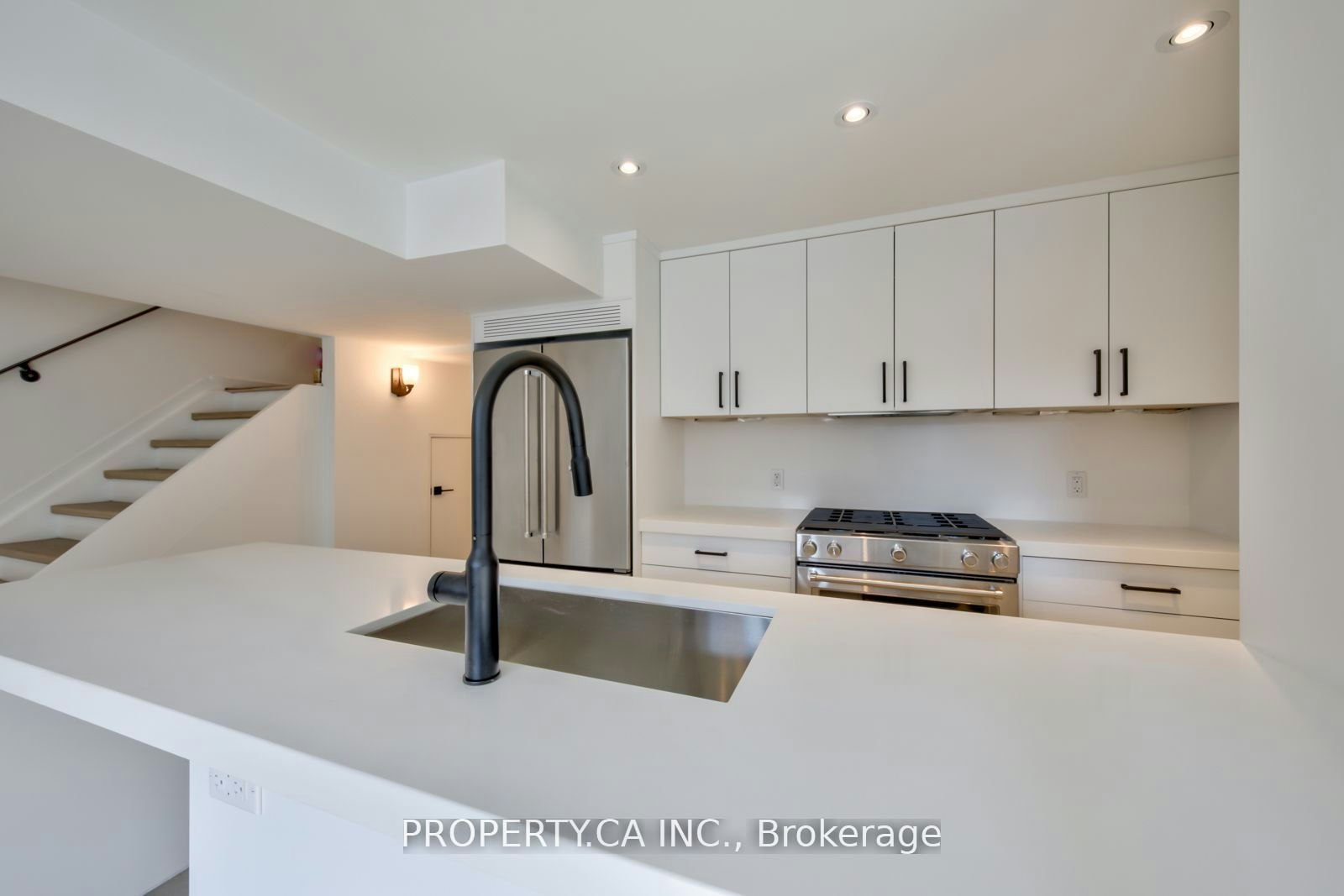 Lower-572 Palmerston Avenue, Toronto, ON, M6G 2P7 - 5