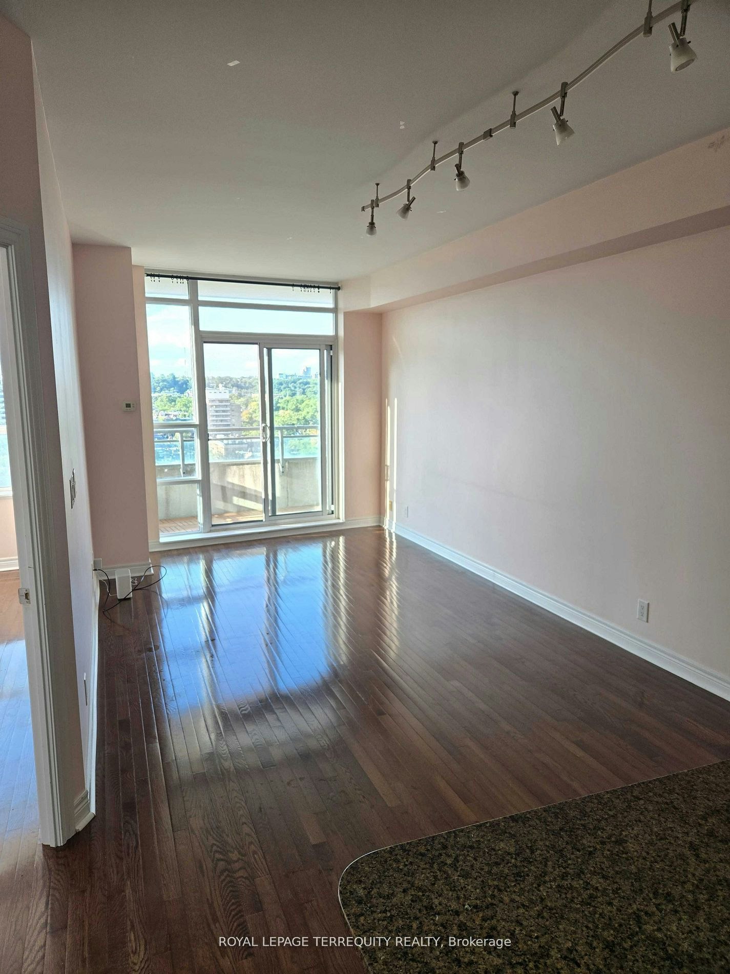 1606-736 Spadina Avenue, Toronto, ON, M5S 2J6 - 4