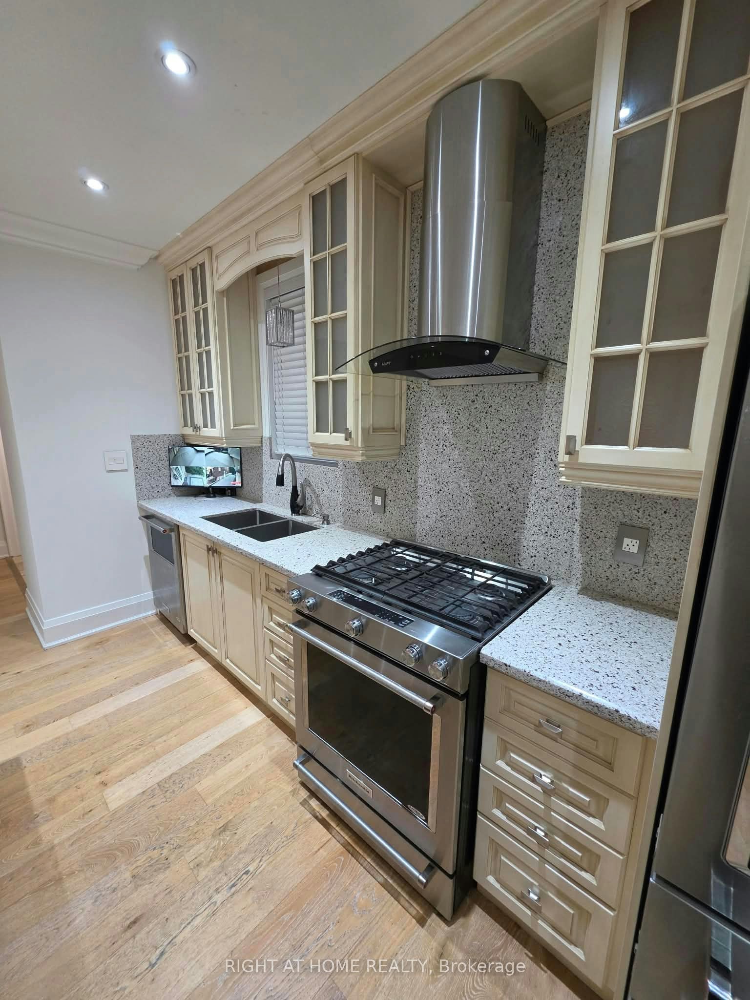 Main-154 Davisville Avenue, Toronto, ON, M4S 1E8 - 15
