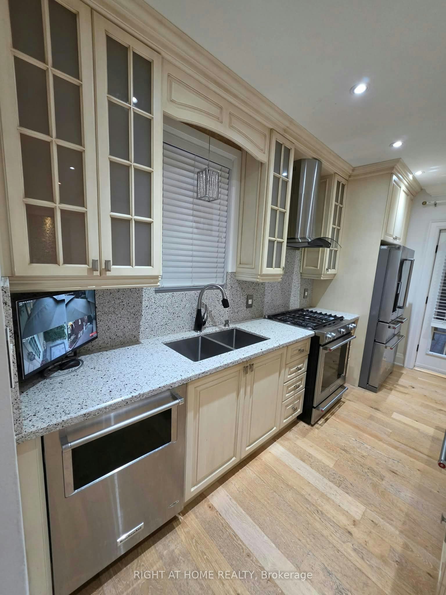 Main-154 Davisville Avenue, Toronto, ON, M4S 1E8 - 16