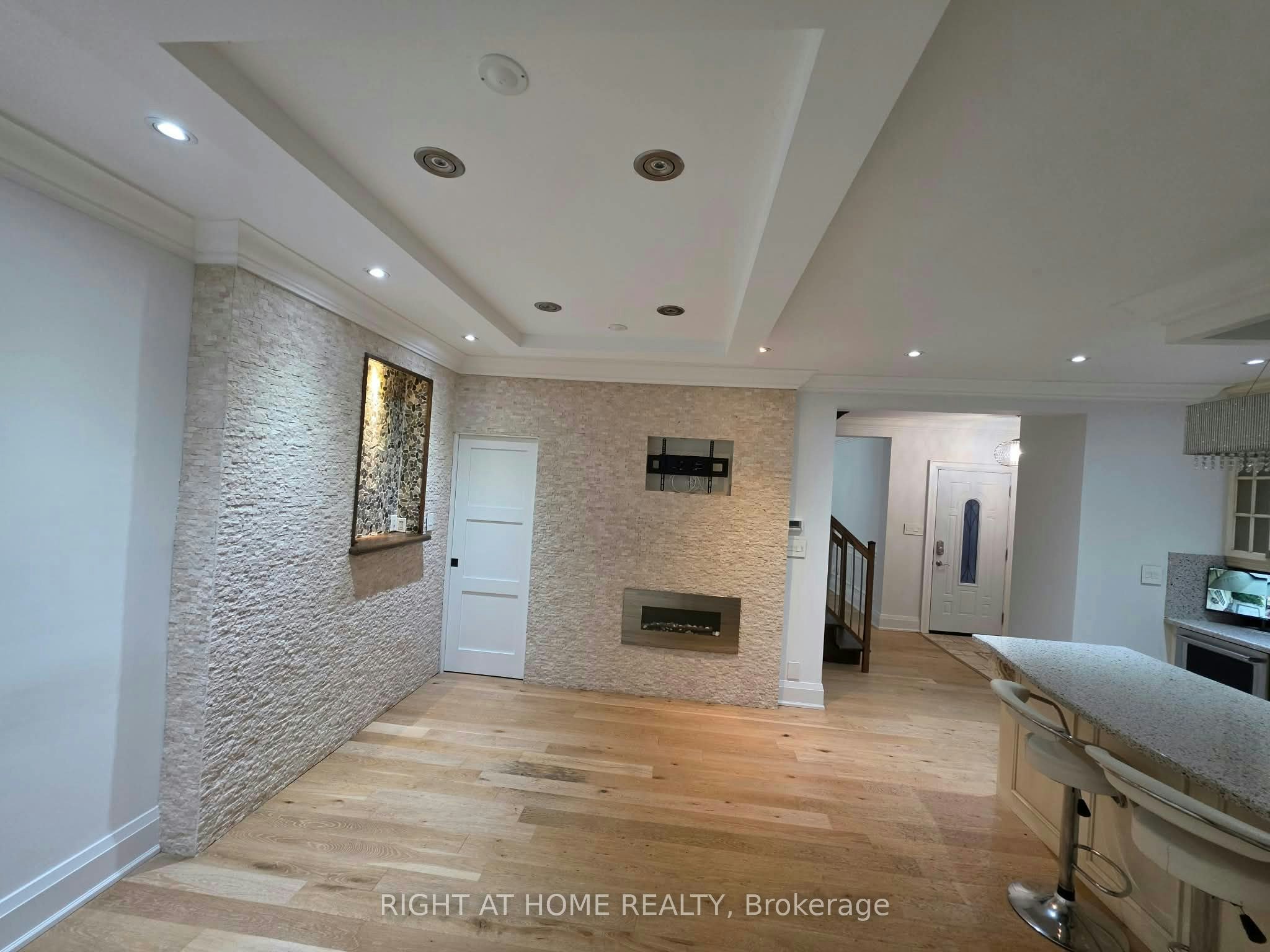 Main-154 Davisville Avenue, Toronto, ON, M4S 1E8 - 11