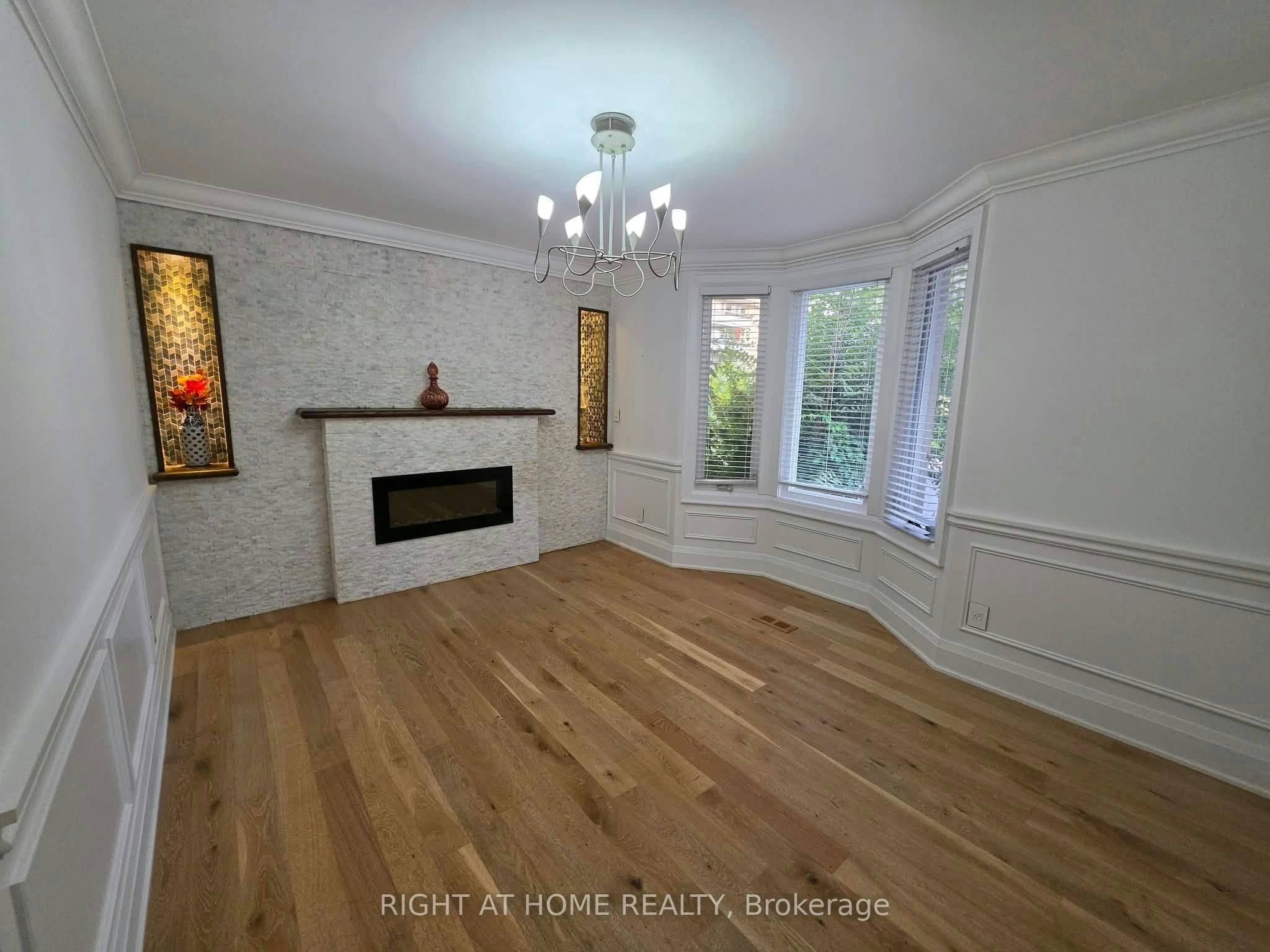 Main-154 Davisville Avenue, Toronto, ON, M4S 1E8 - 17