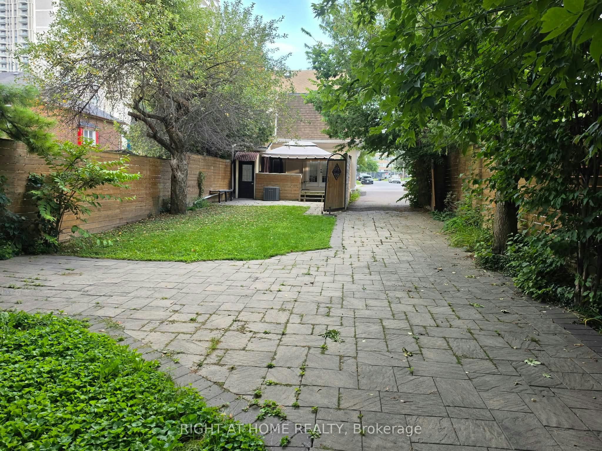 Main-154 Davisville Avenue, Toronto, ON, M4S 1E8 - 4