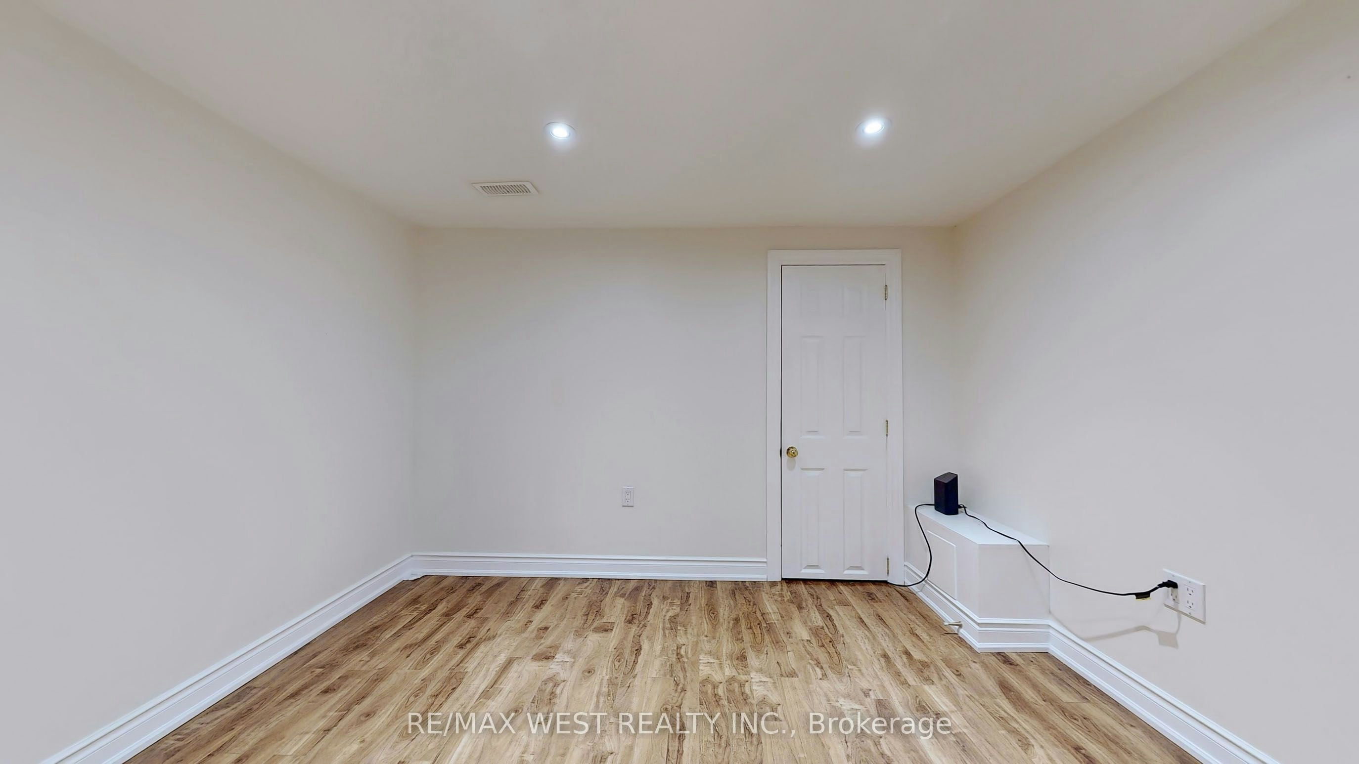 BSMT-139 Ranee Avenue, Toronto, ON, M6A 1N3 - 16